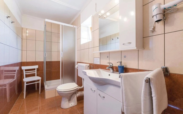 Stunning Home in Kuzinici With Wifi and 5 Bedrooms