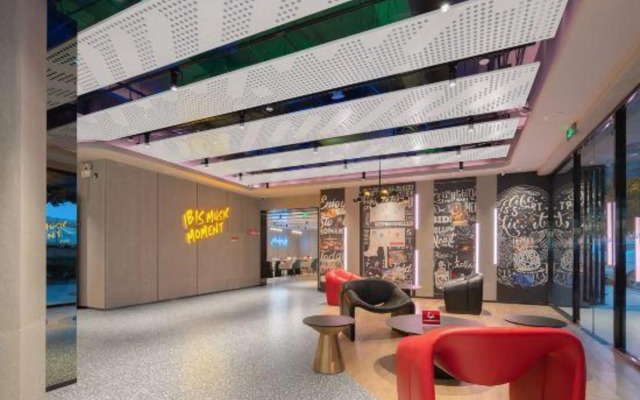 Ibis Hotel (Xiamen Dongdu Ferry Terminal Dongdu Road)