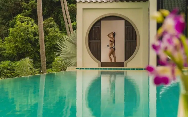 Luxury Private Beachfront Haileng Villa