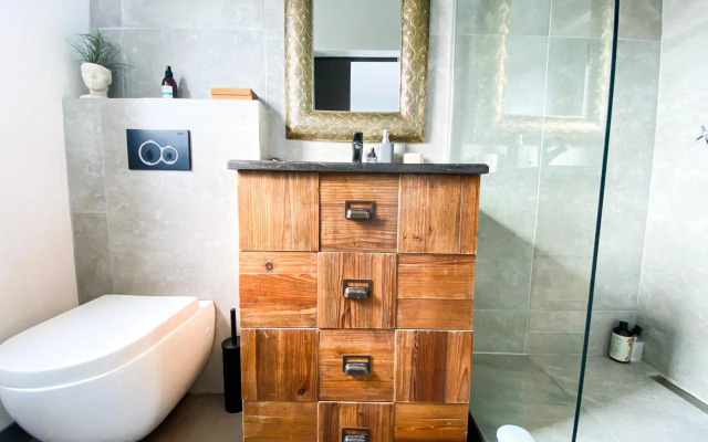 Stay On Main Plett - Contemporary 2-Bedroom Apartment