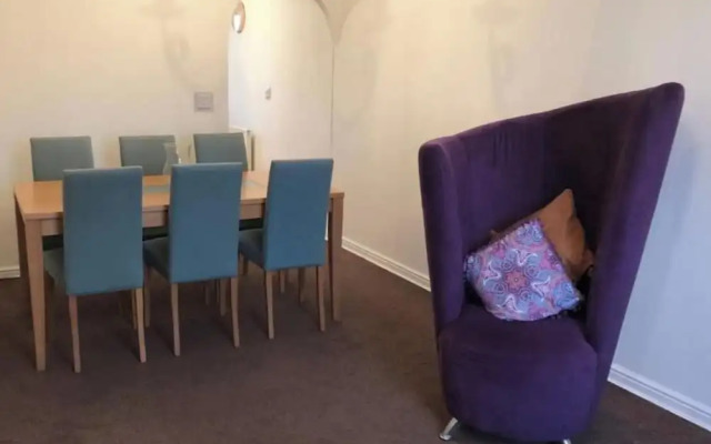 2 Bed-sleeps 3-parking-town Centre