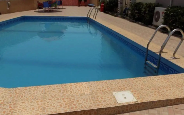 Emzrel Hotel & Suites