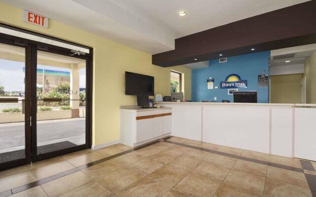 Rose Garden Inn & Suites