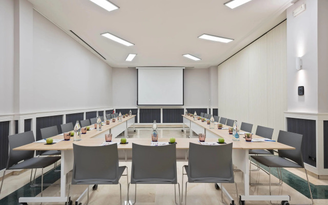 Отель INNSiDE by Melia Barcelona Apolo