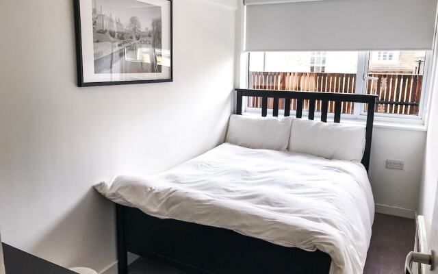 Entire 2 Bedroom Flat Next to Kings College