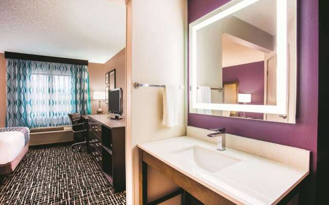 La Quinta Inn & Suites by Wyndham Cincinnati NE - Mason