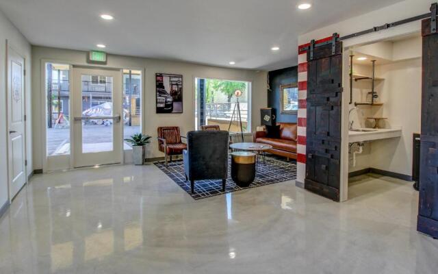 Americana Modern Hotel