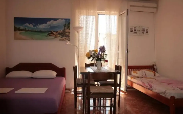 Studio Apartment on the Beach