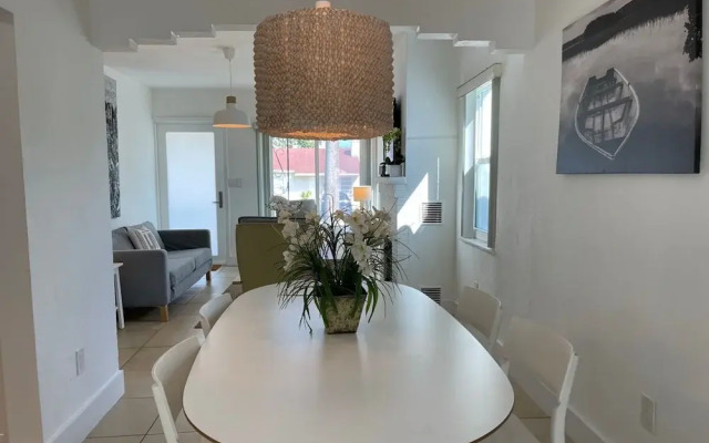 Cozy and Super Location 2 BR