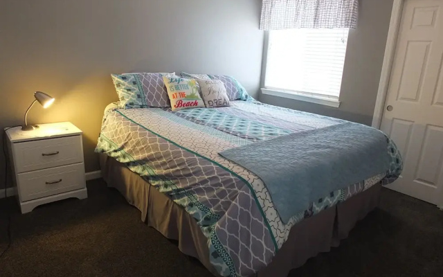 618 Airpark 2 Bedroom Condo by Redawning