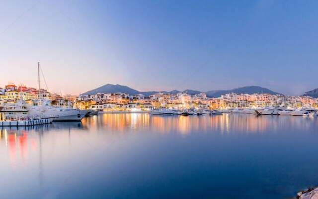 Spacious Neuva Andalucia 2 bed Apt