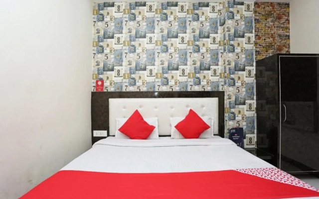 Royal Hotel by Oyo