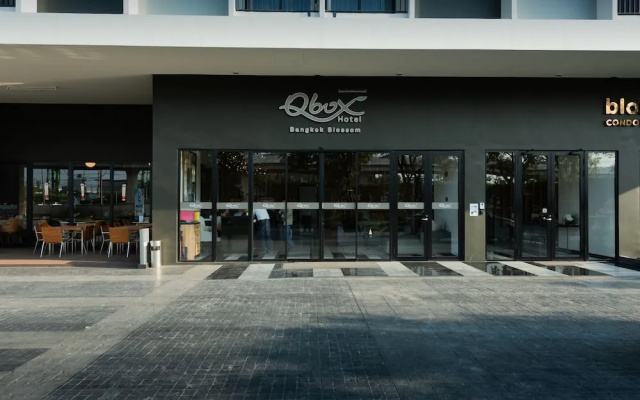 Q-Box Hotel Bangkok Blossom
