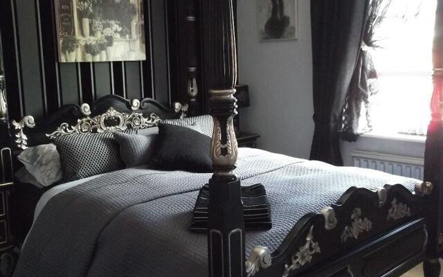 Holly House Bed & Breakfast