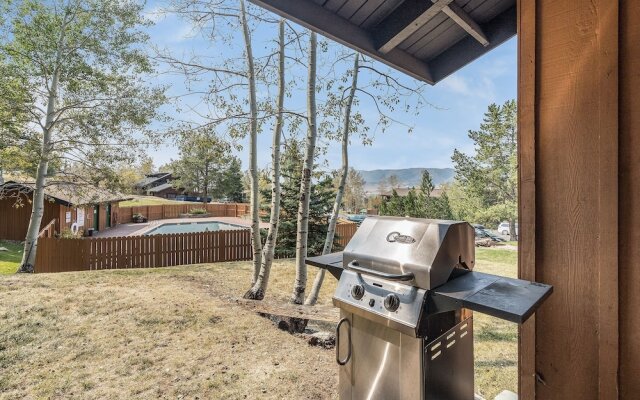 Herbage E2 Townhouse Near Mountain Base by RedAwning