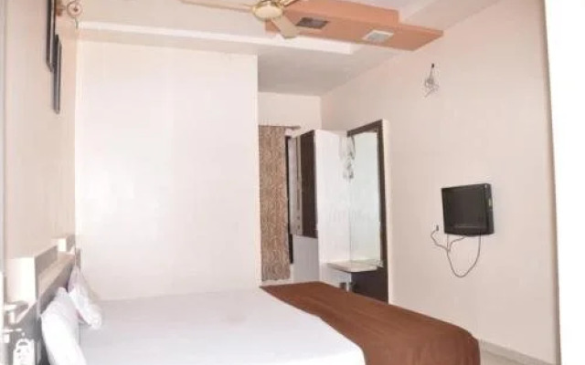 Hotel Dev Palace Lodging