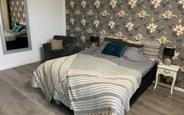 Alingsgård B&B - Spabad, bastu, gym, behandlingar & padelbana