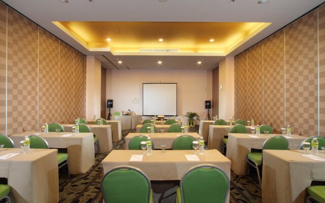 MaxOne Hotels at Pemuda