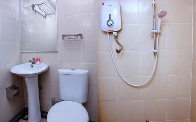 OYO 44054 Holiday Mansion Inn