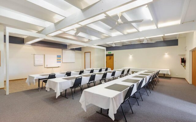 Black Dolphin Motel & Apartments