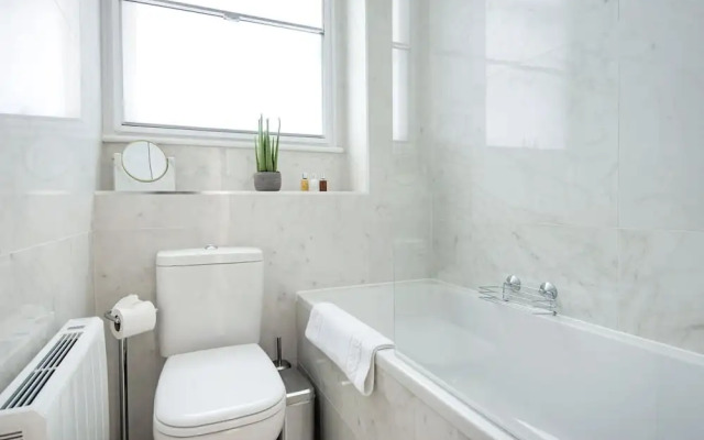 The Pavilion Road Suite Next to Sloane Square