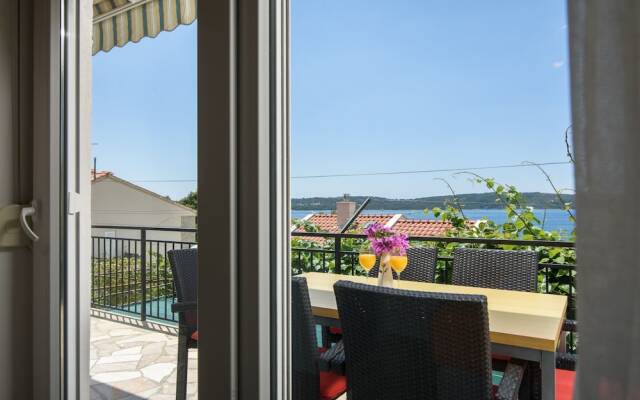 A3 90m2 apt W.shared Pool & Balcony,next to Beach