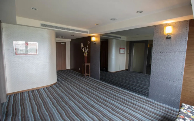 Sunny Hotel Plus