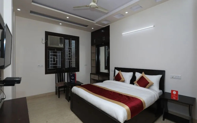 OYO 10960 Hotel Royal India