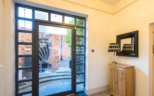 Dragon Court - 3 Beds Office Terrace Garden