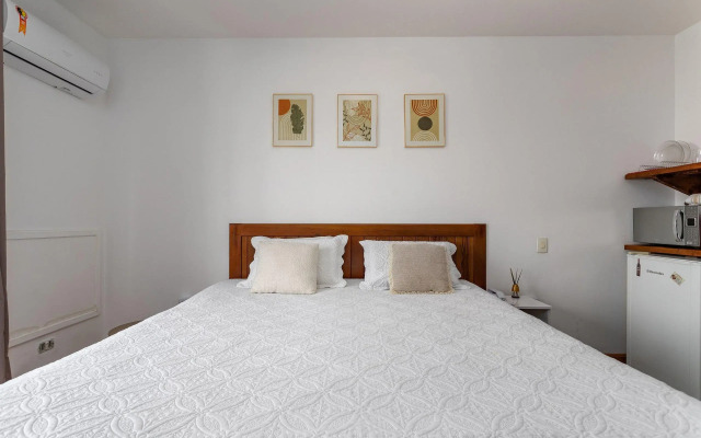 (902-B) Studio com Vista Mar e Comodidades