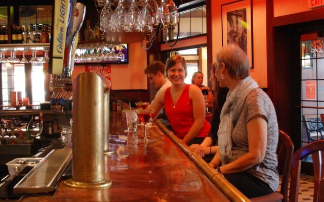 The Plaza Hotel & Suites Winona