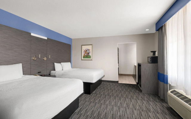 Travelodge Inn & Suites by Wyndham Anaheim on Disneyland Dr