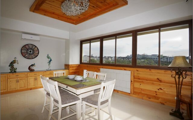 Paragon Hotel and Suites