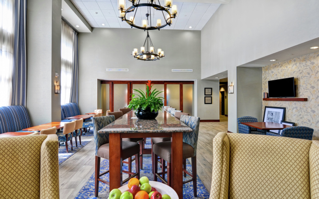 Hampton Inn & Suites Fredericksburg-at Celebrate Virginia
