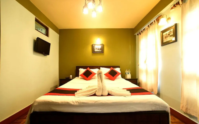 Vajra Guest House & Restaurant