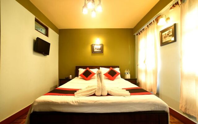 Vajra Guest House & Restaurant