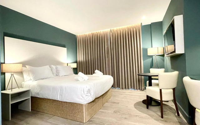 Axiom Park Hotel