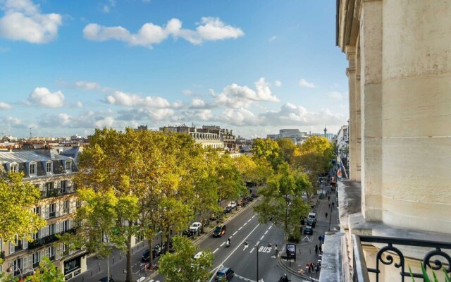 Stylish Vintage 3BR Apartment in Le Marais by GuestReady