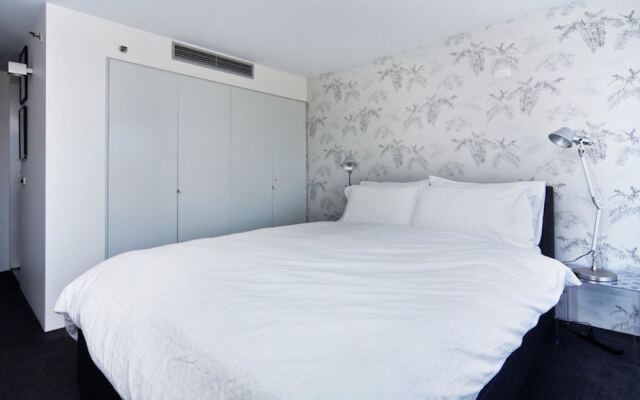 TT606 Sydney 2BR Huge Balcony