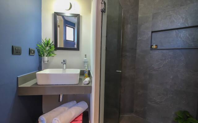 Laylie Tulum - Tropical 3 story condo with Rooftop
