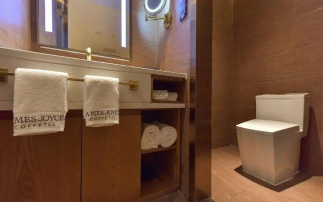 Choenix Hotel (Beijing Tiananmen Square Qianmen Street Subway Station)