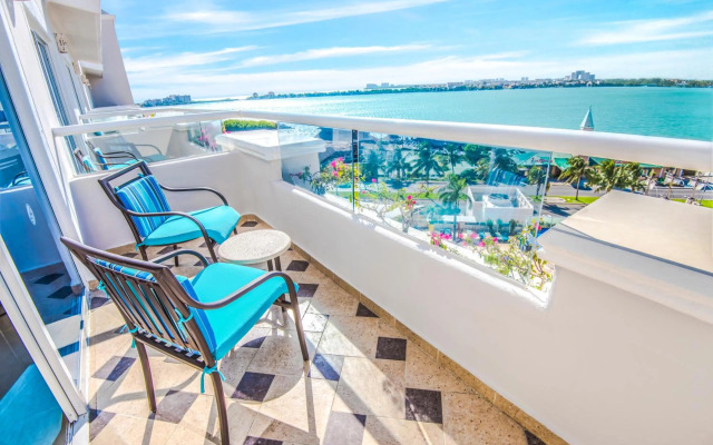 Wyndham Alltra Cancun All Inclusive Resort