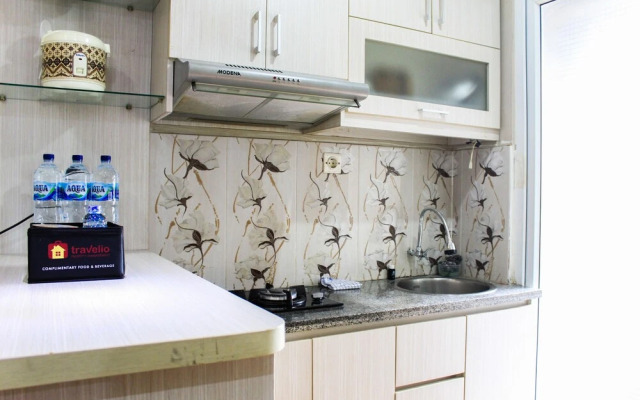 Fully Furnished And Cozy Design 1br Green Pramuka Apartment
