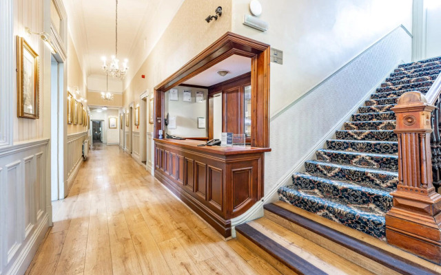 Best Western Limpley Stoke Hotel