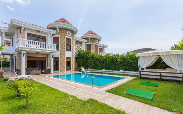 Villa Mare By Villatatilin