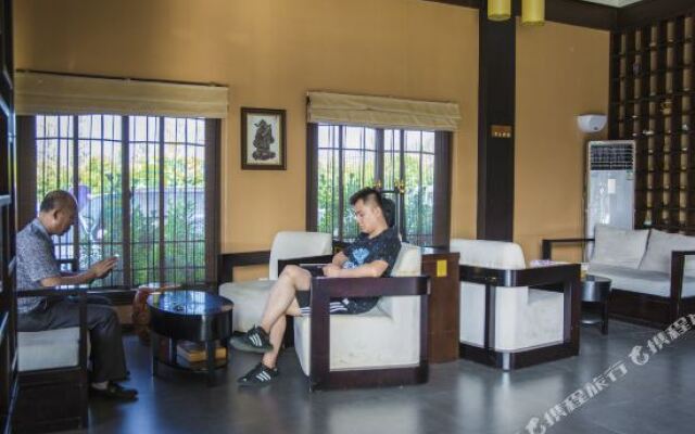 Scenery Retreats (Qinling Mount Taibai Hot Spring Retreat)