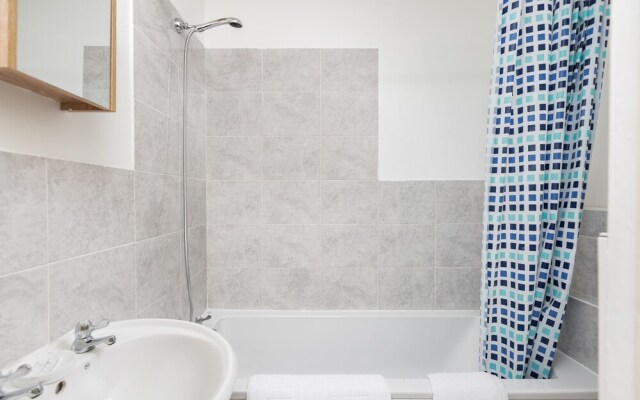 Clarence Suite - Cozy 1BR With Parking in Chatham