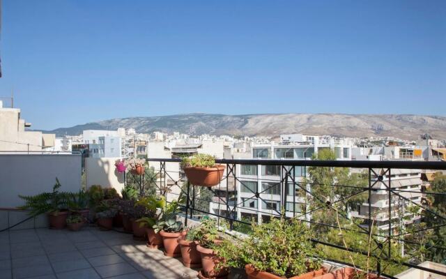 Bright Central Apt in Athens