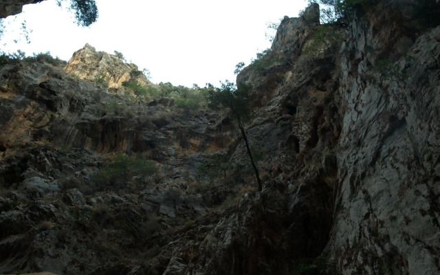 Sarikampos Beach