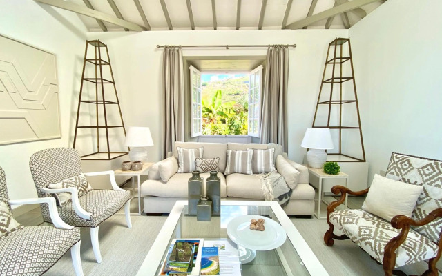 Exclusiva Casa Canaria con Magníficas Vistas al Mar